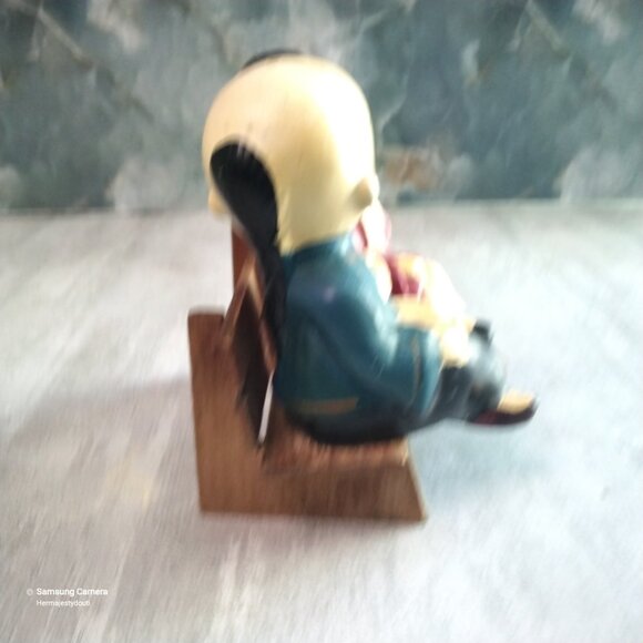 Vintage 1950 Asian Boy & Girl Kissing on Park Bench Salt & Pepper Set - Picture 4 of 6